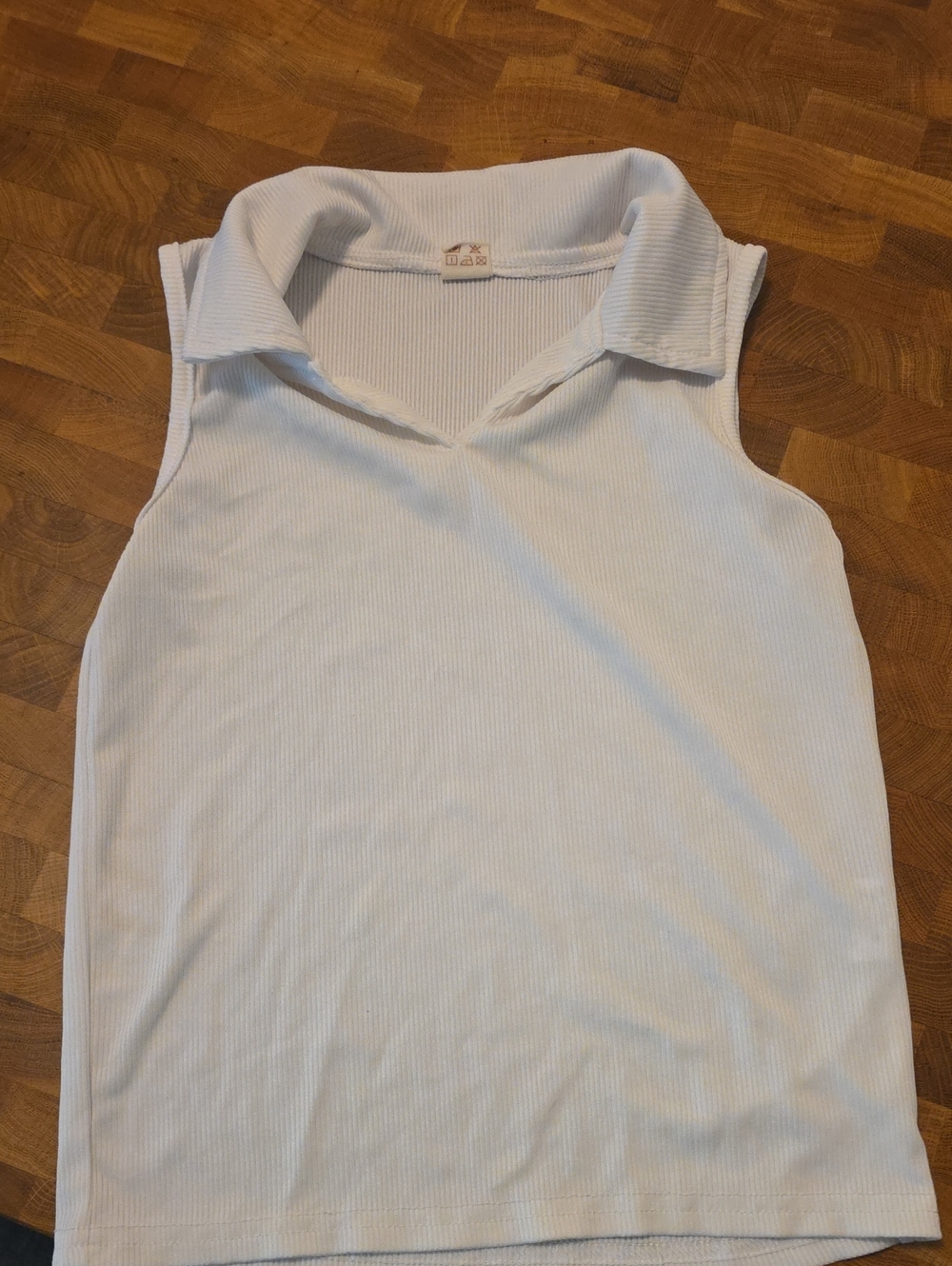 10 /$10 Source Unknown White Ribbed Sleeveless Polo Tank Top